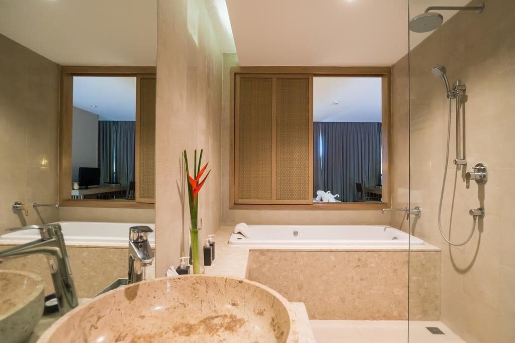 rooms-jacuzzi-deluxe--hillside