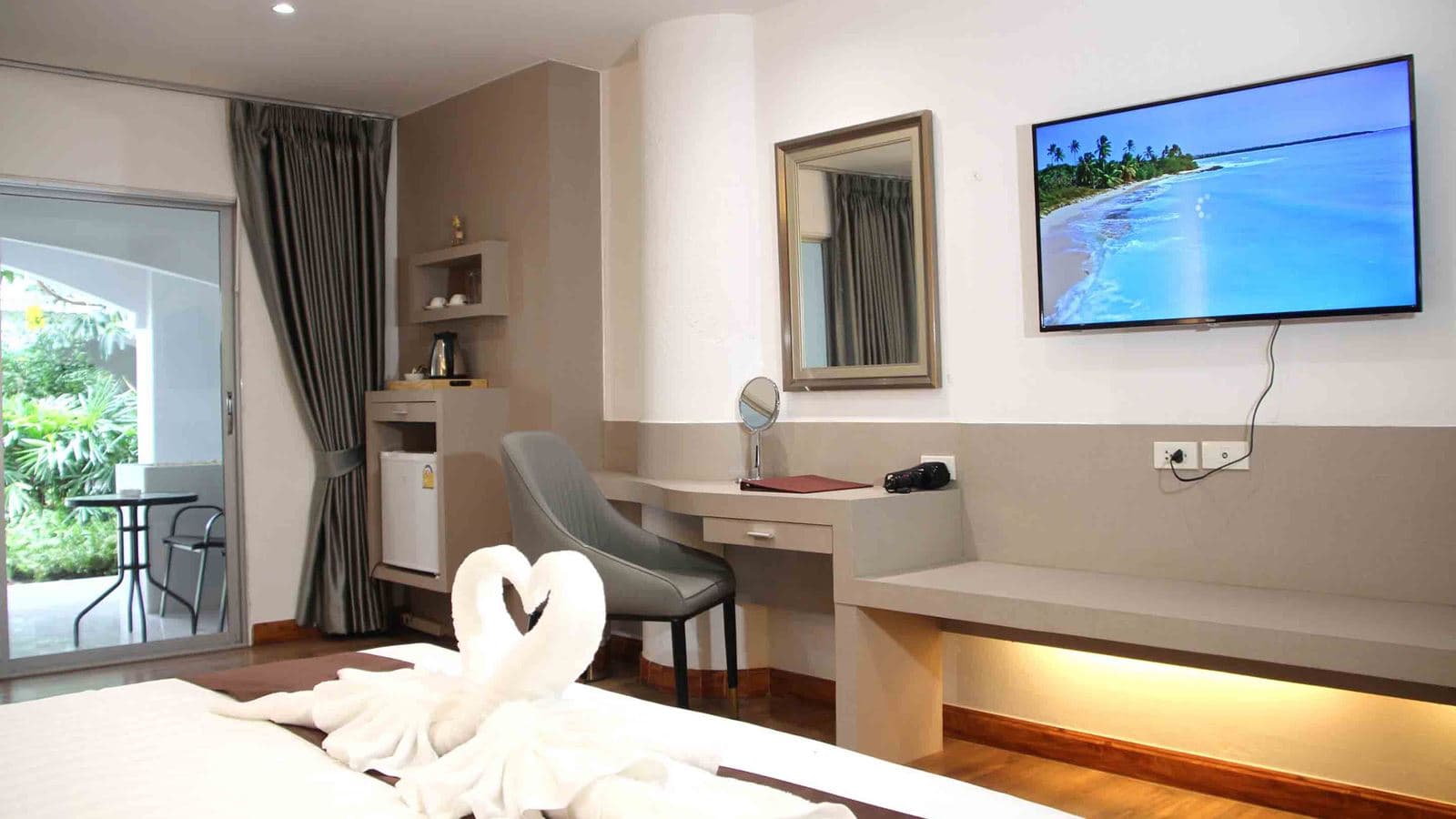 rooms-deluxe-room