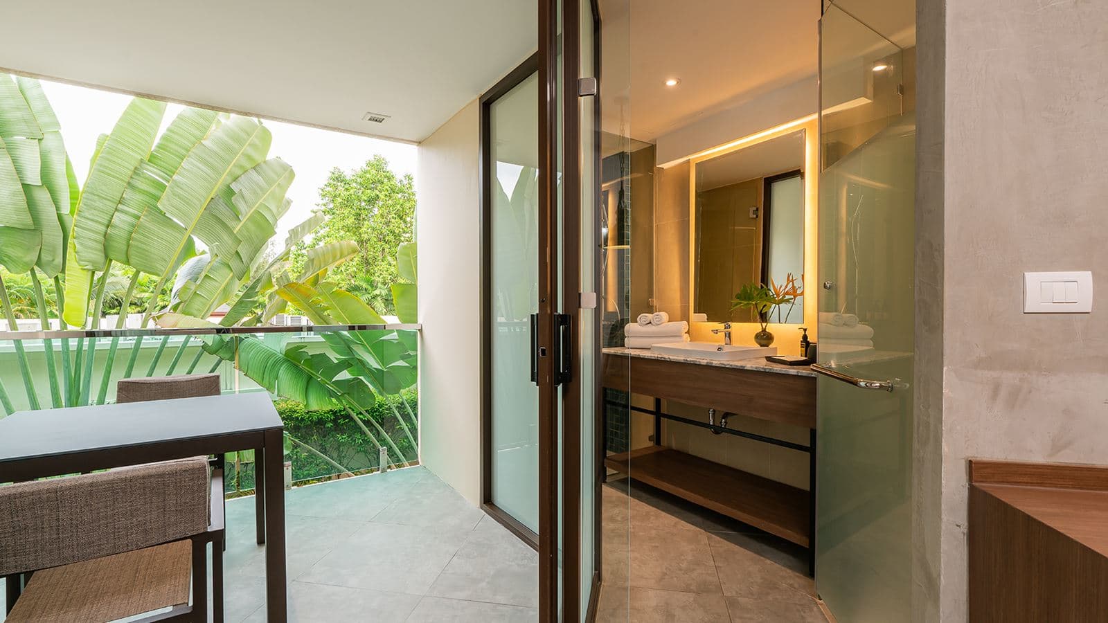 rooms-deluxe-room
