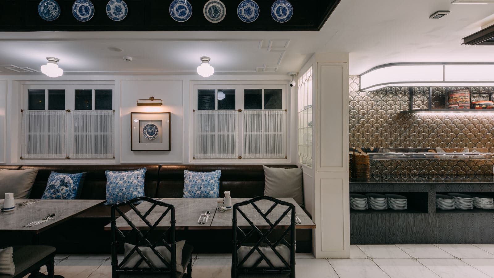 restaurants-the-blue--white-restarant