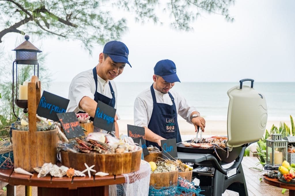 restaurants-lets-sea-hua-hins-beach-restaurat