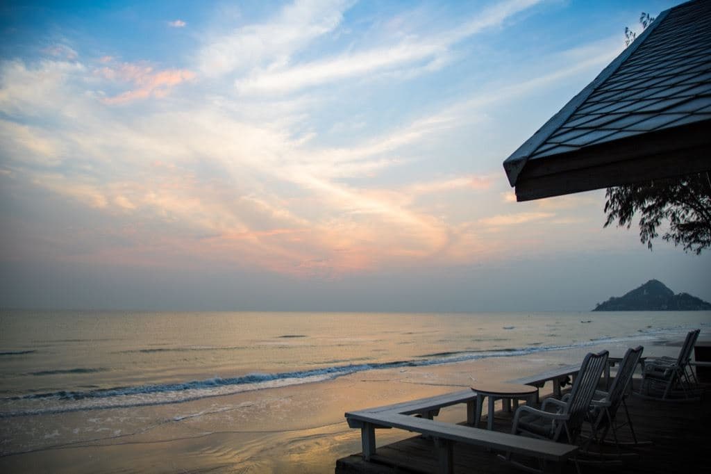 restaurants-lets-sea-hua-hins-beach-restaurant
