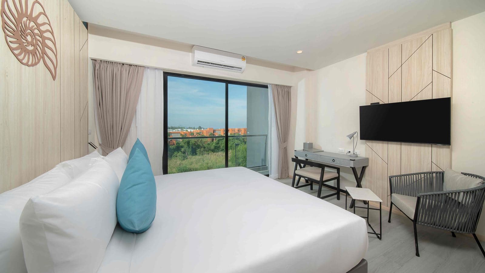 rooms-superior-room