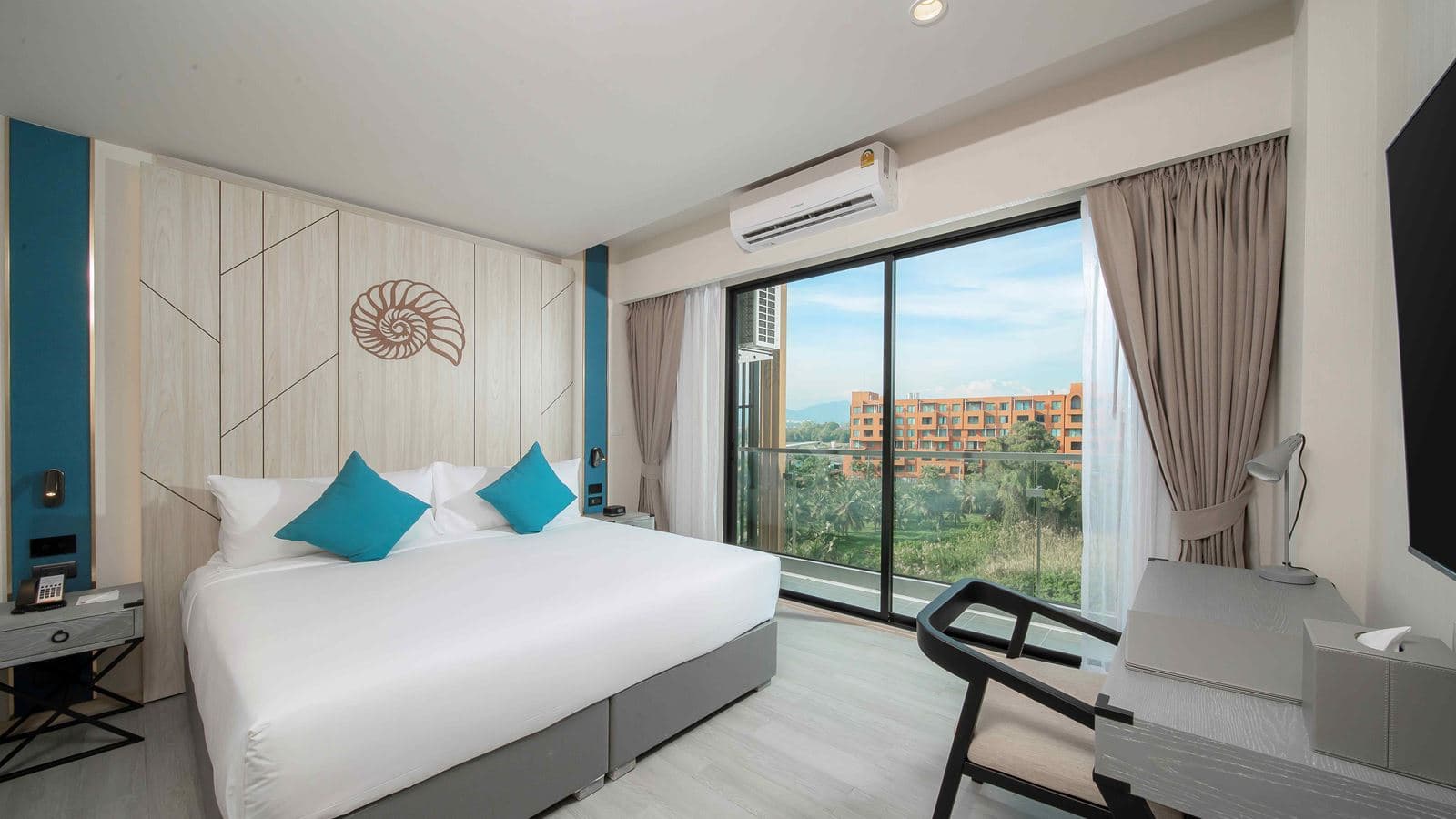 rooms-superior-room