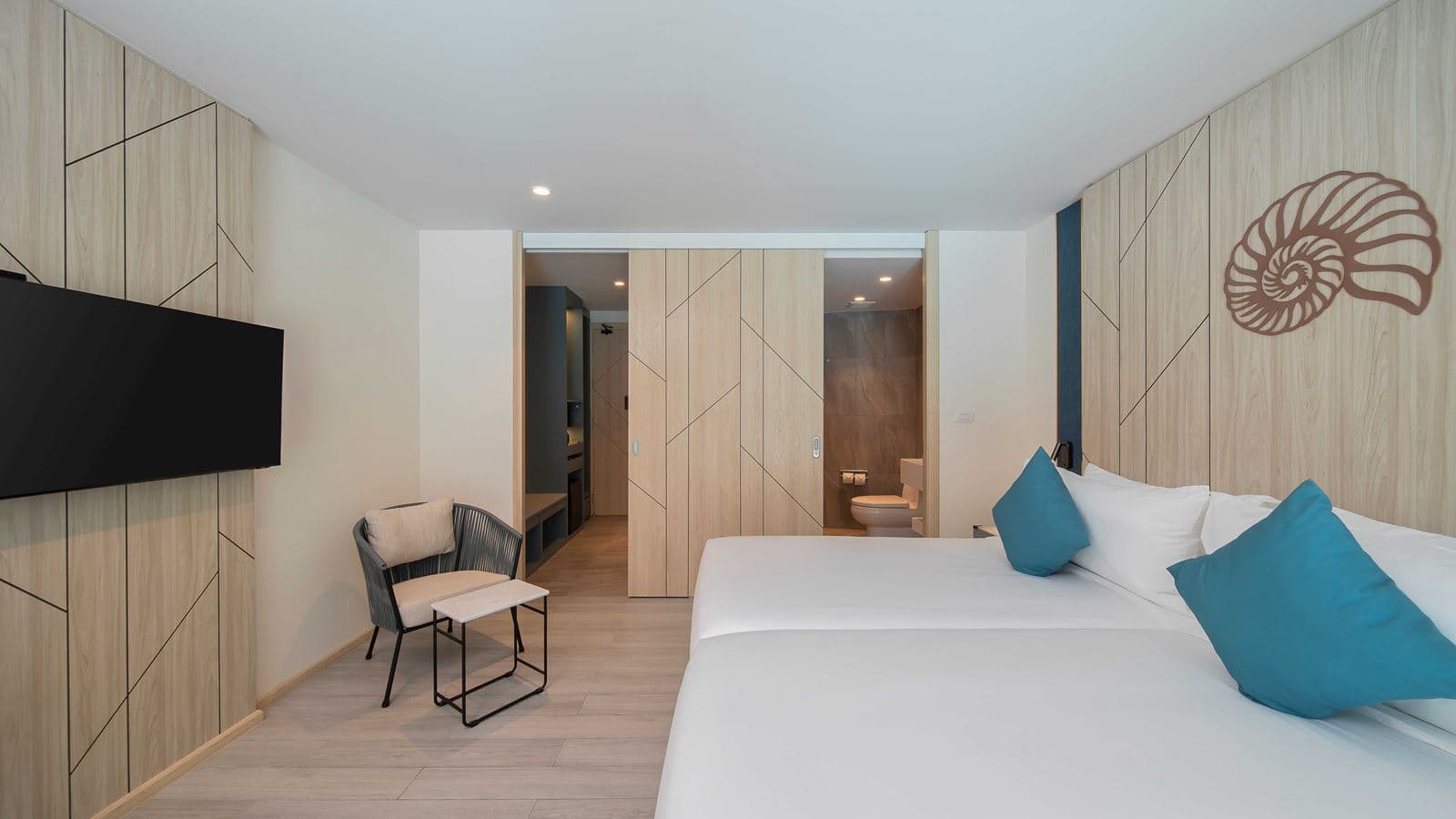 rooms-deluxe-pool-access-room
