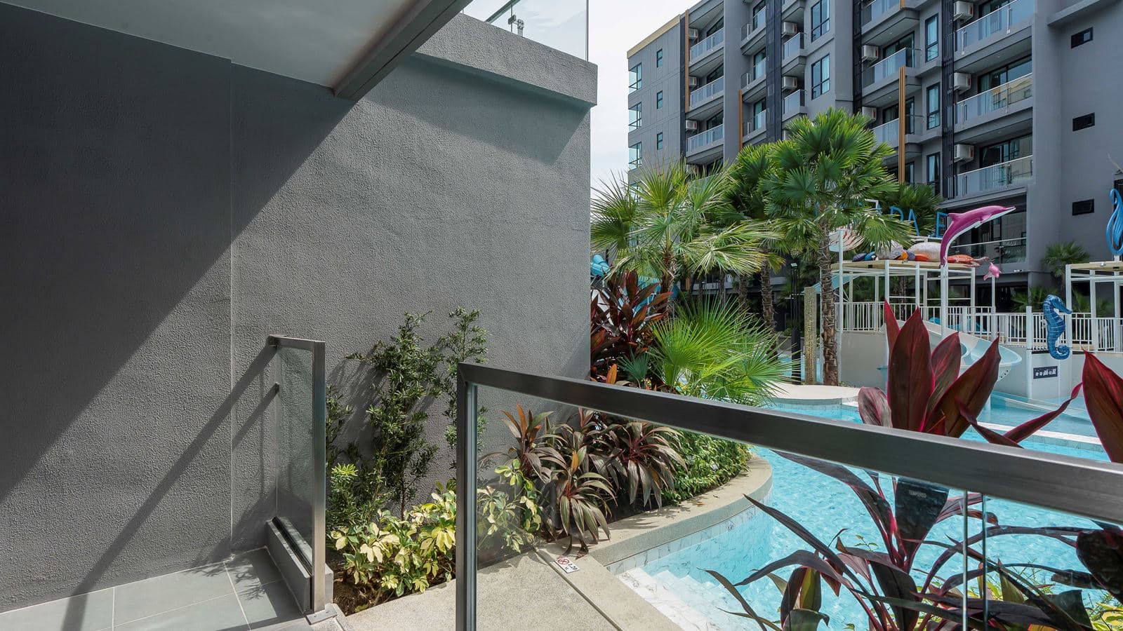 rooms-deluxe-pool-access-room
