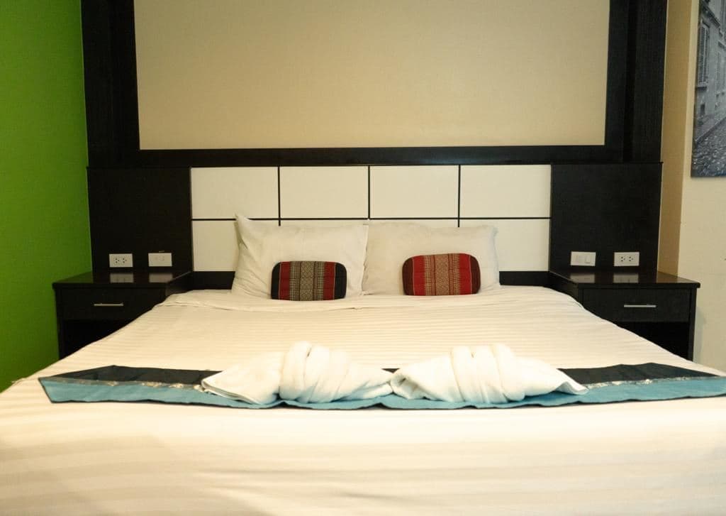 rooms-deluxe-room