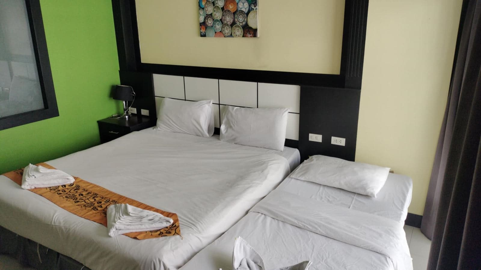 rooms-deluxe-room