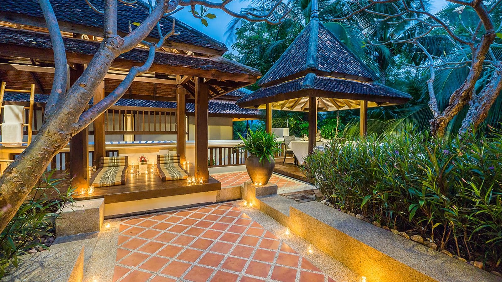 rooms-royal-suite-garden-view