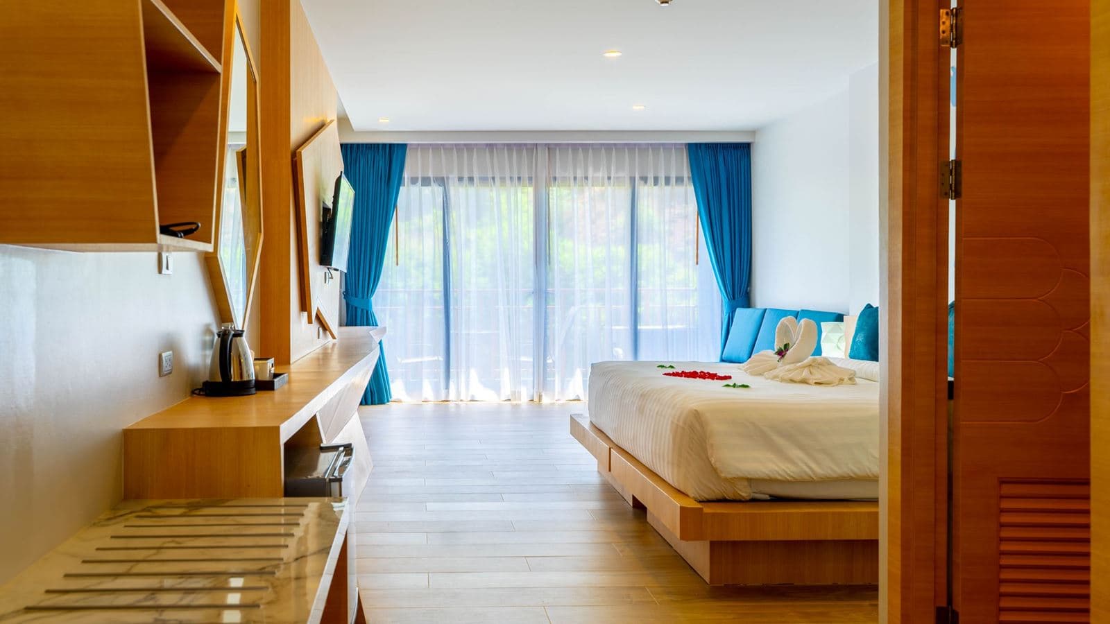 rooms-deluxe-room