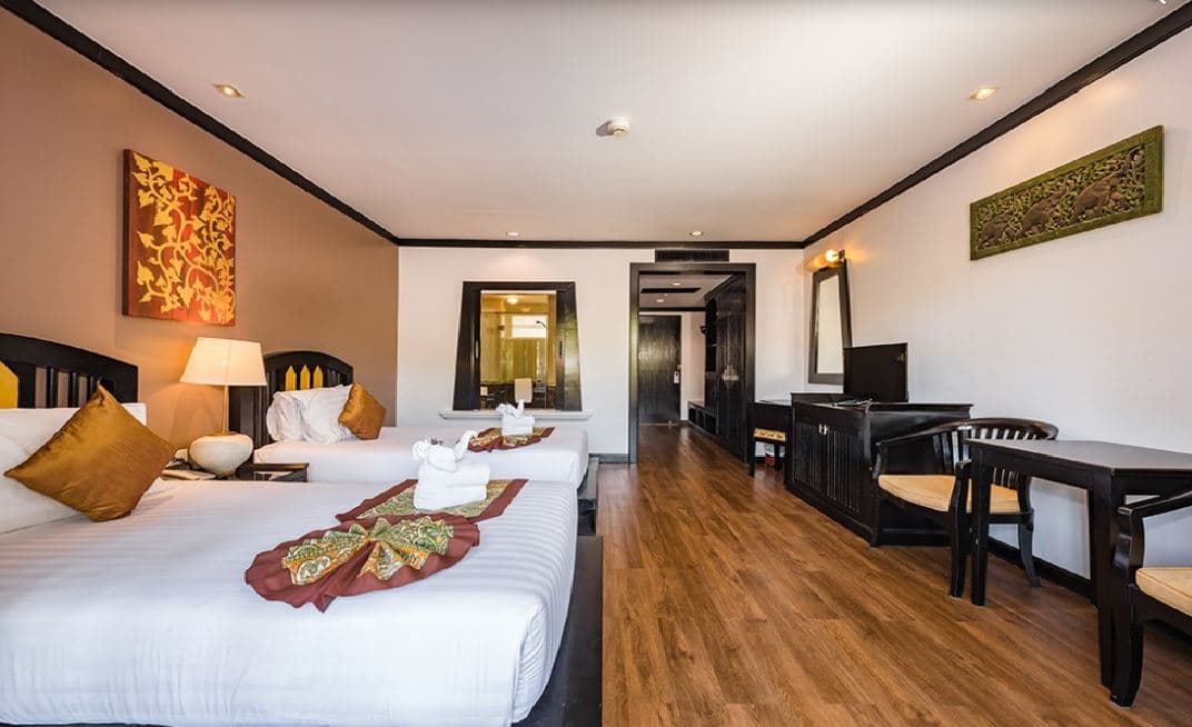 rooms-pool-view