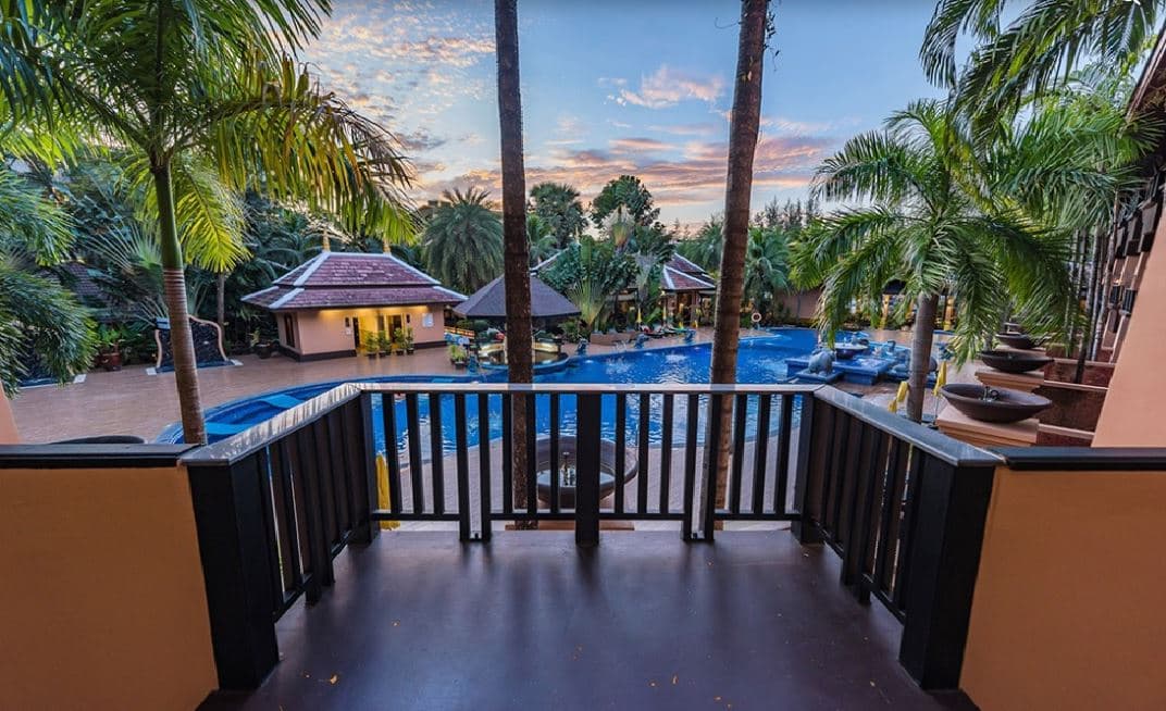 rooms-pool-view