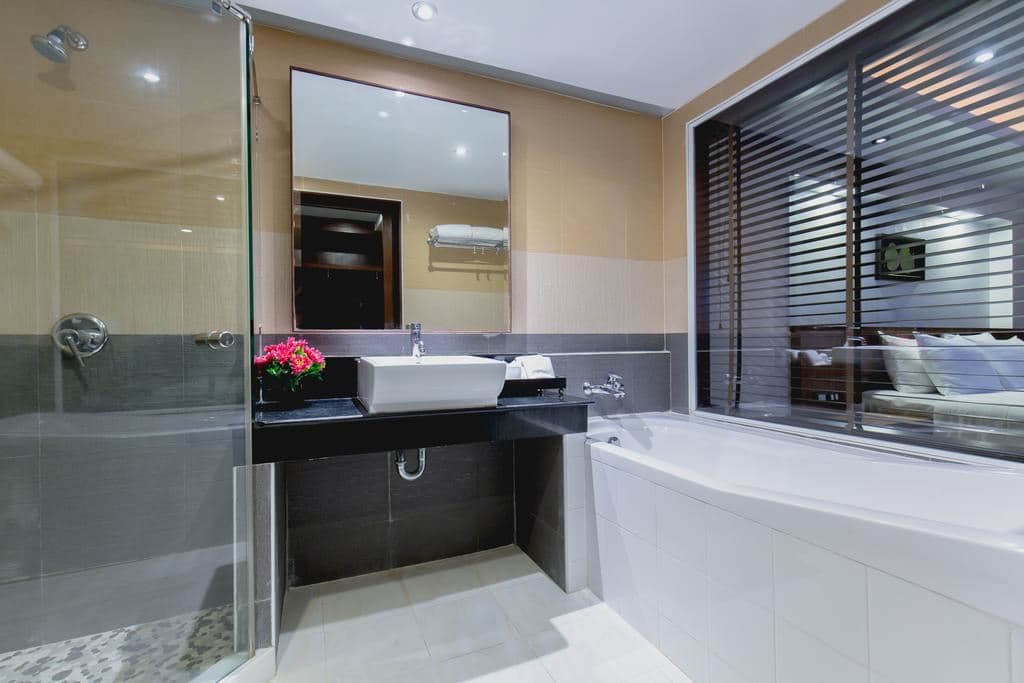 rooms-pool-access-room