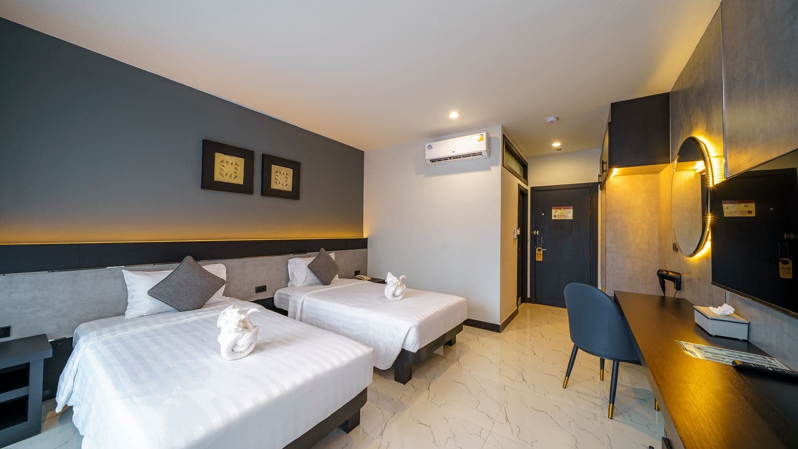 rooms-deluxe-room