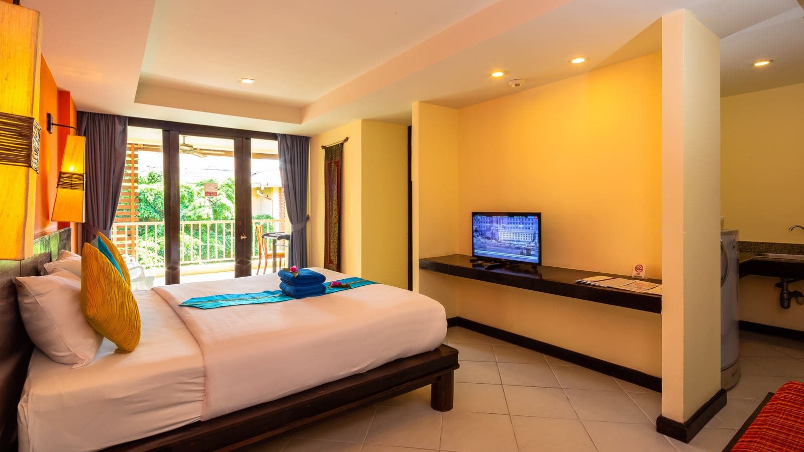 rooms-deluxe-room