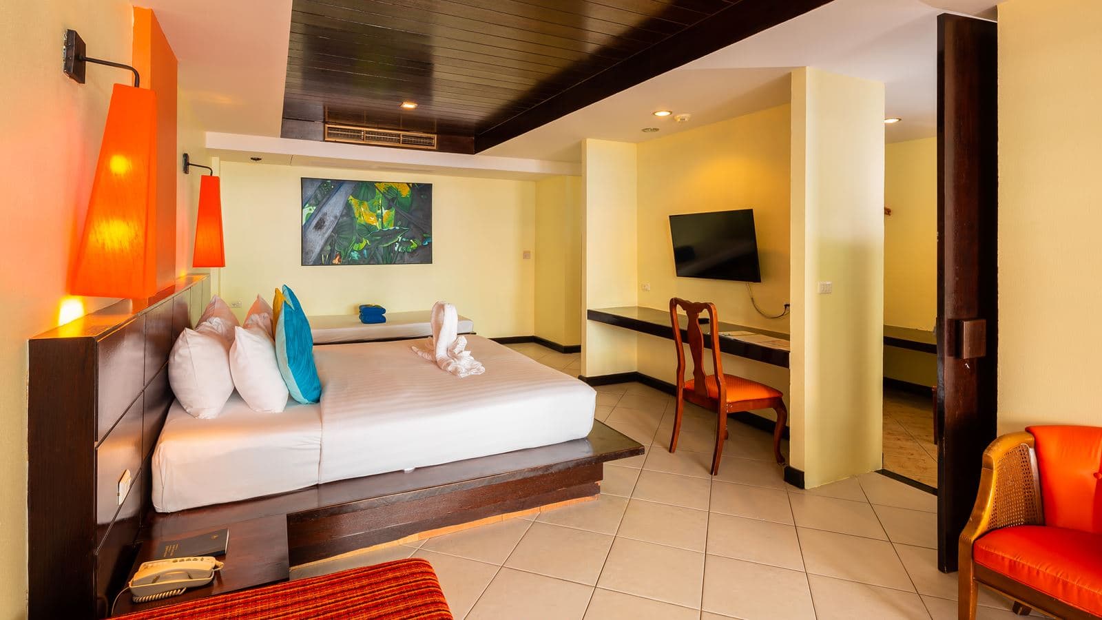 rooms-deluxe-room-pool-access