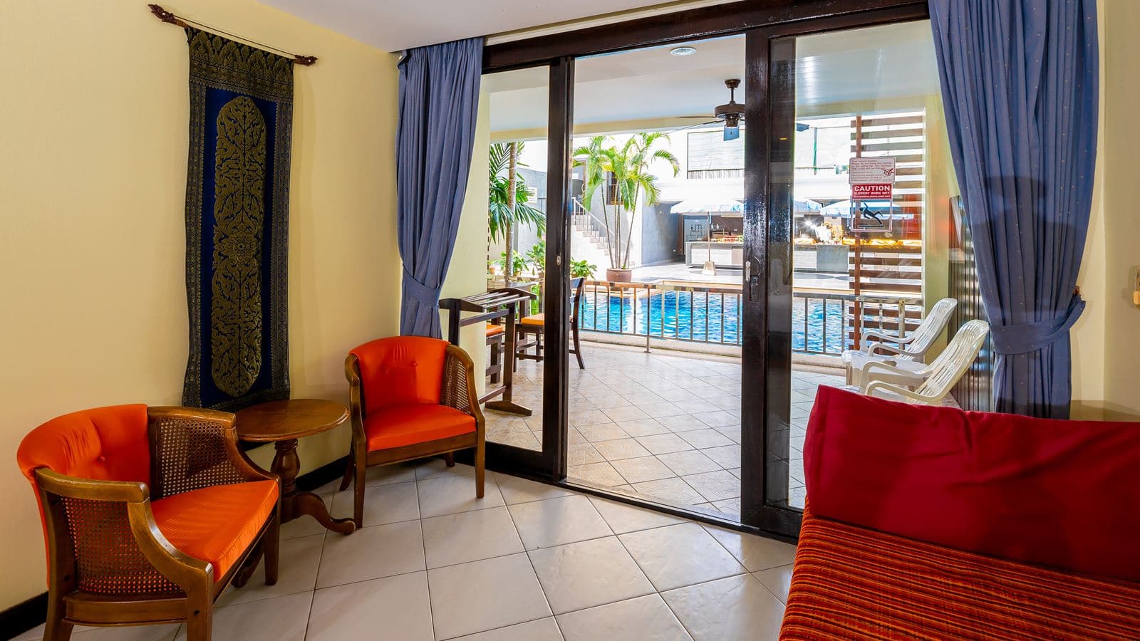 rooms-deluxe-room-pool-access