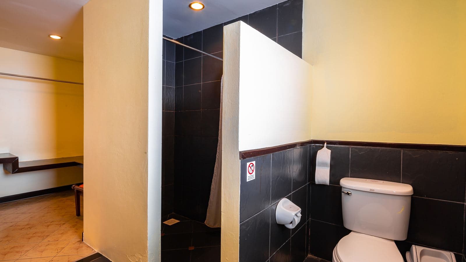 rooms-deluxe-room-pool-access
