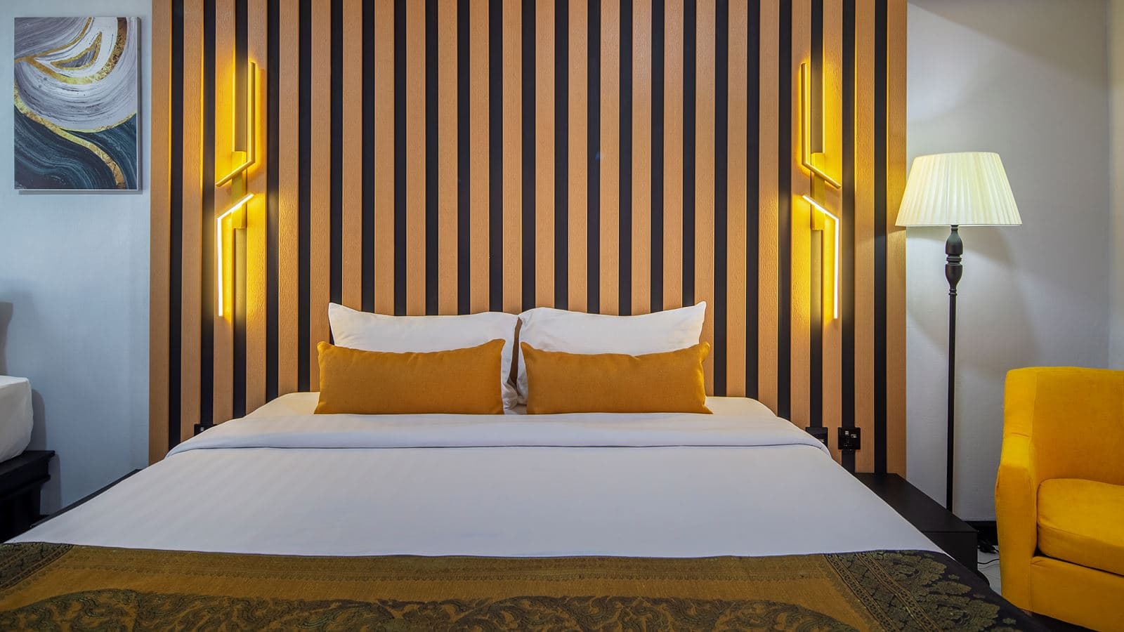 rooms-deluxe-room