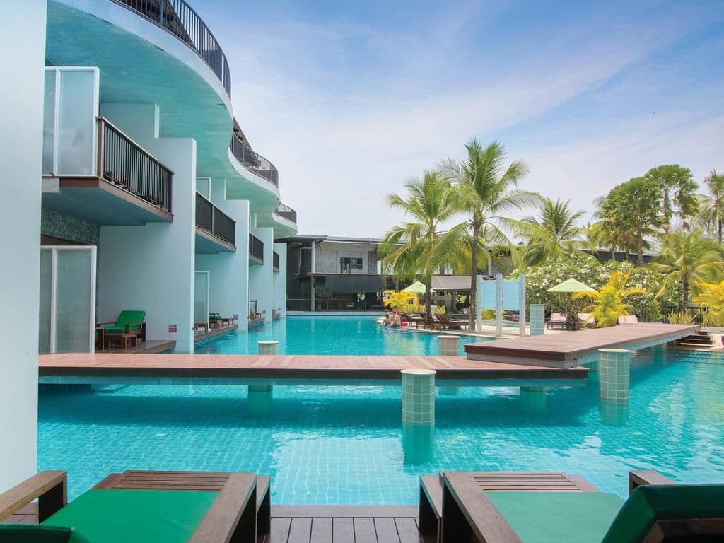rooms-family-pool-access-room