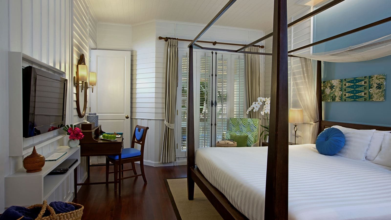 rooms-deluxe-balcony