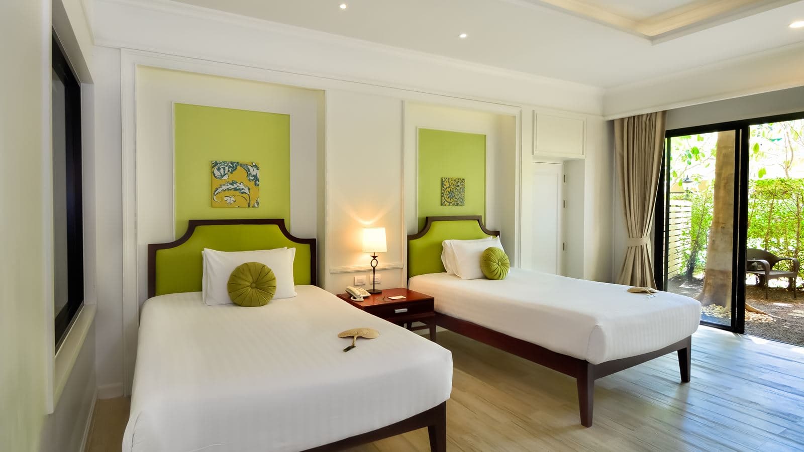 rooms-deluxe-garden-room