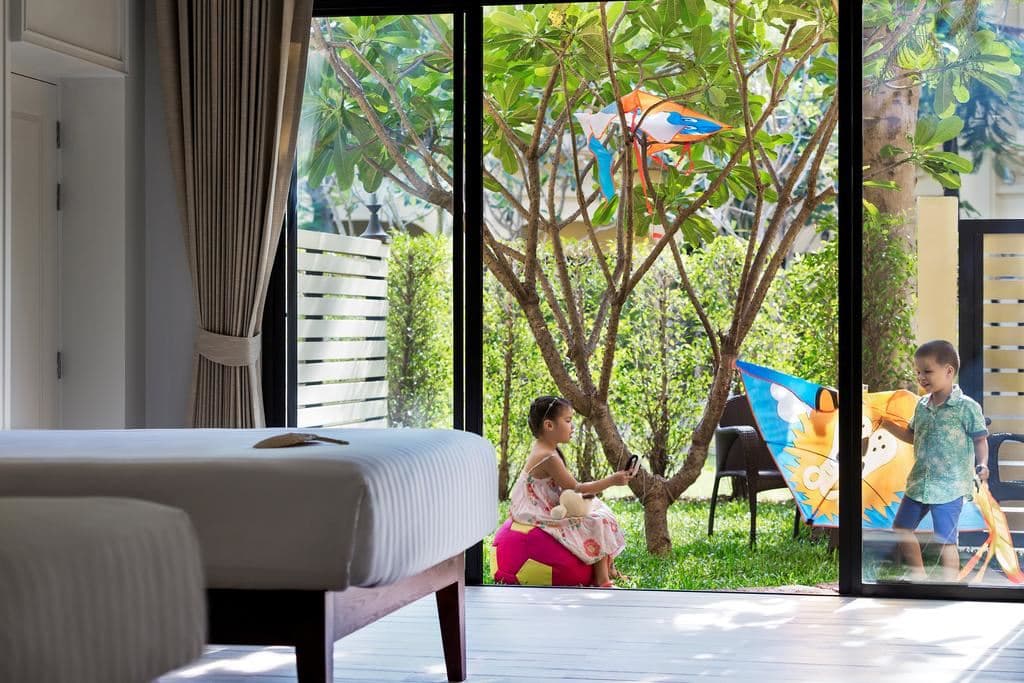rooms-family-garden-room