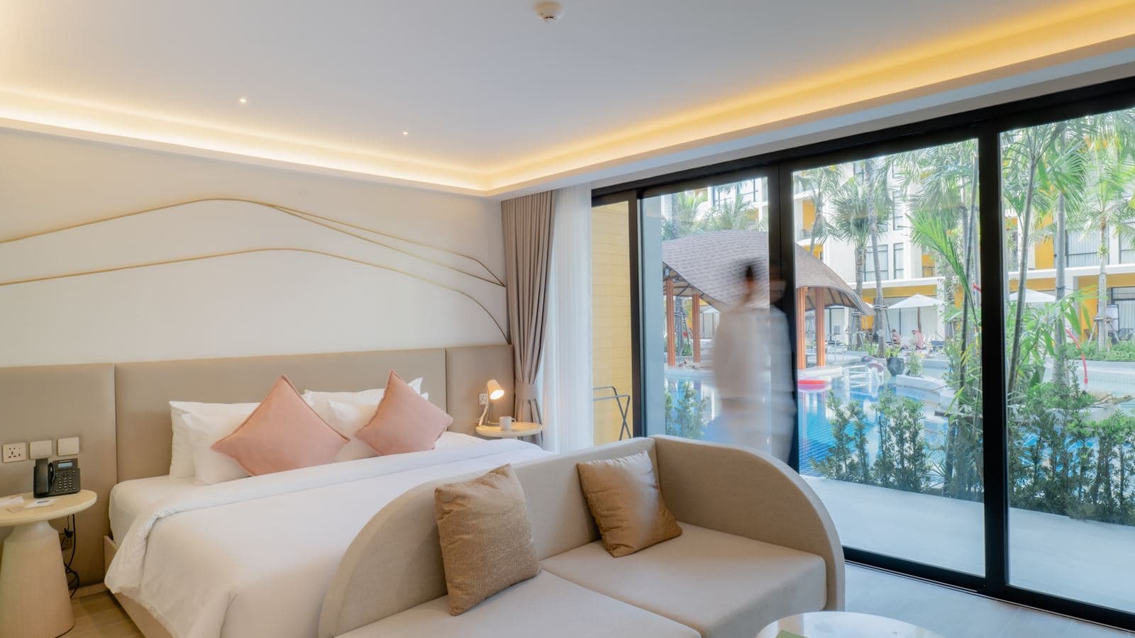 rooms-grand-deluxe-pool-plus