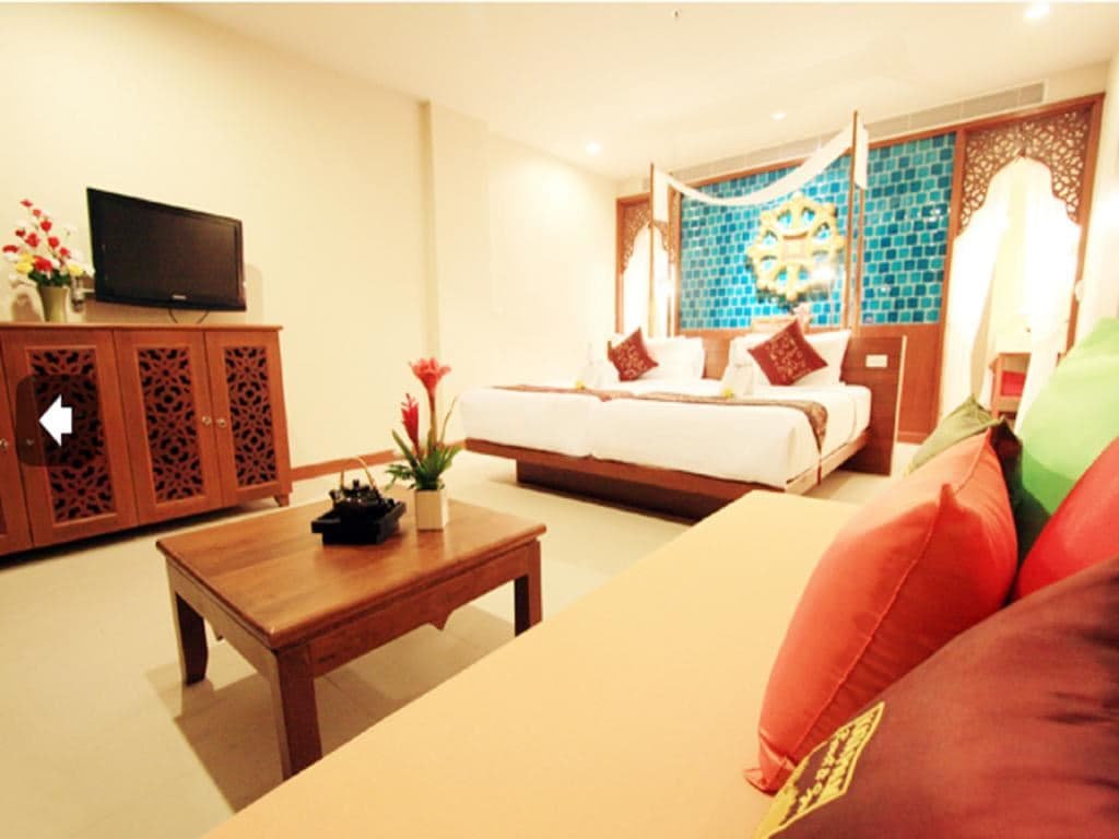 rooms-deluxe-pool-view
