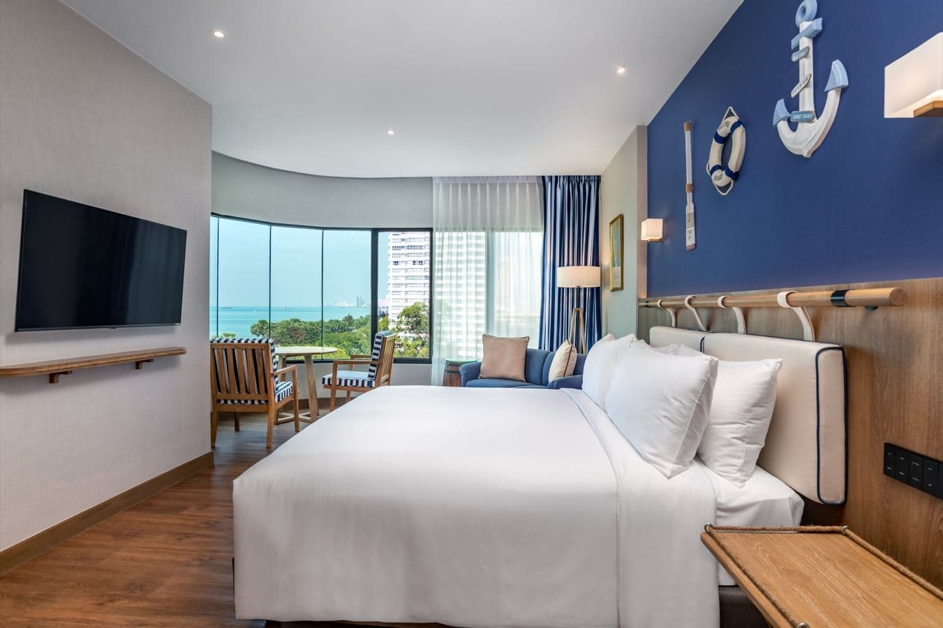 rooms-deluxe-room