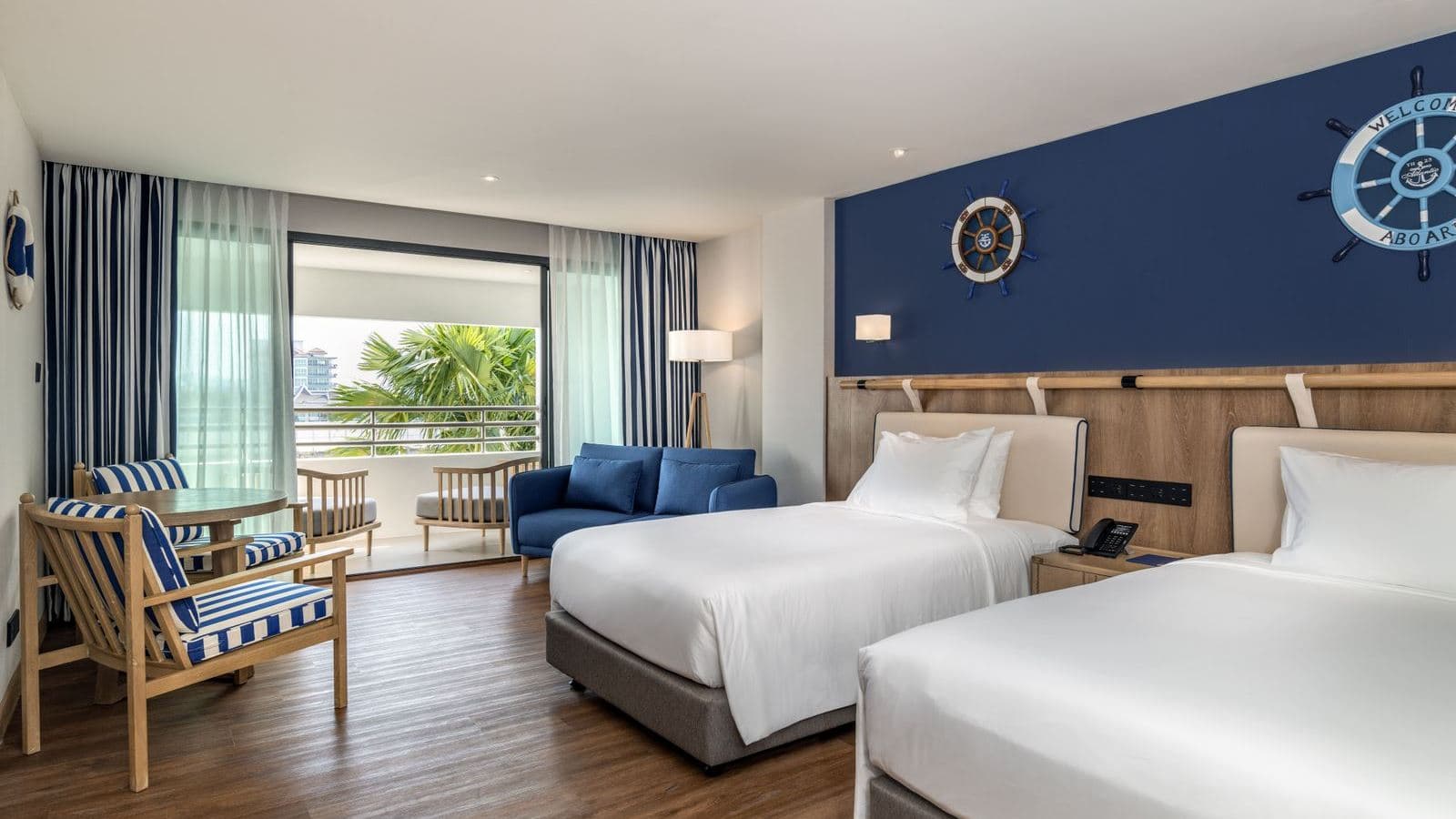 rooms-premier-balcony-room
