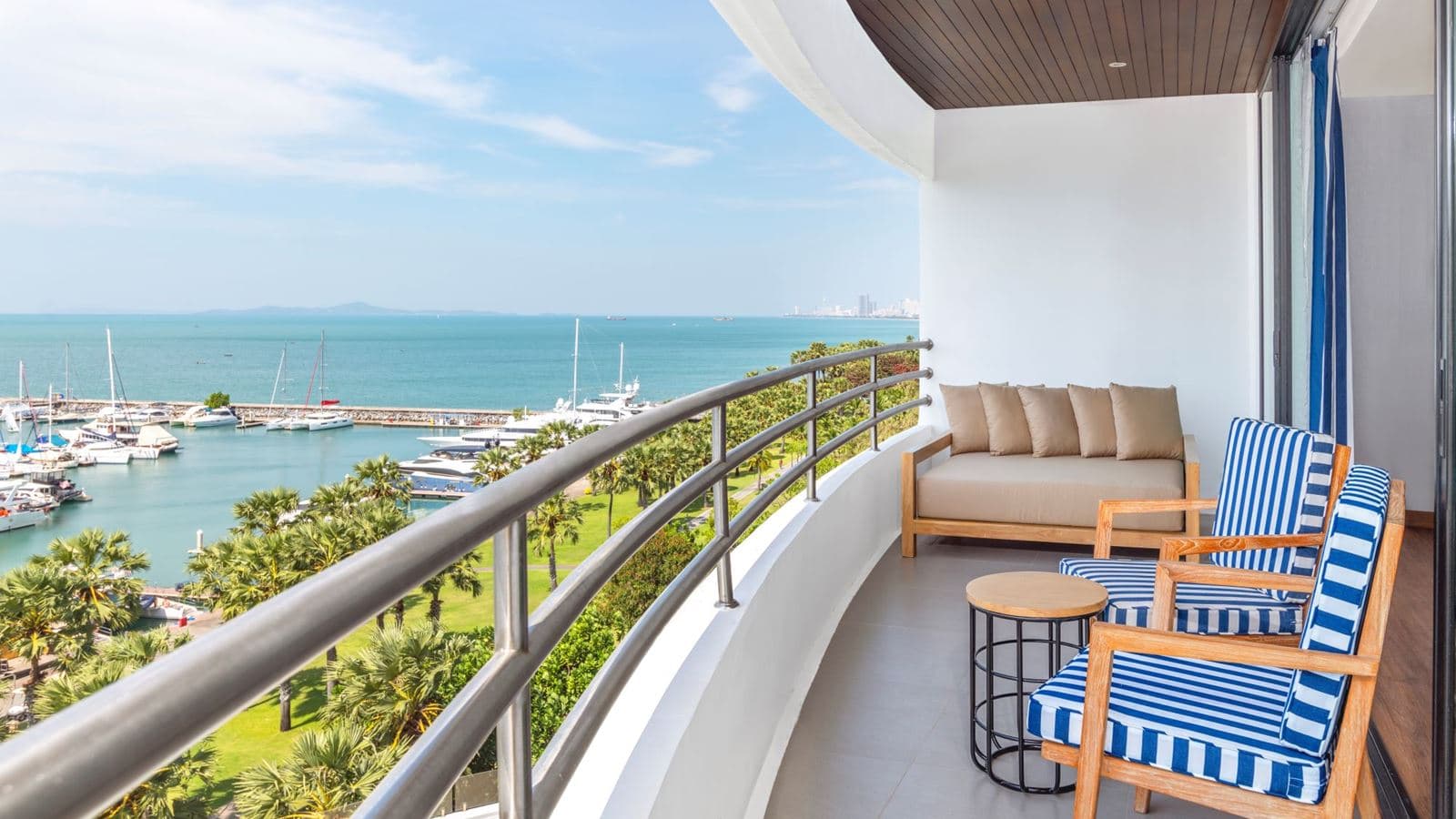 rooms-marina-front-suite