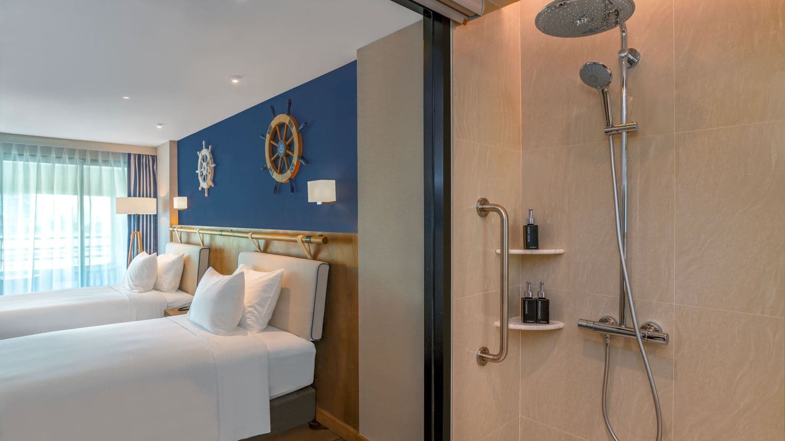 rooms-premier-balcony-room
