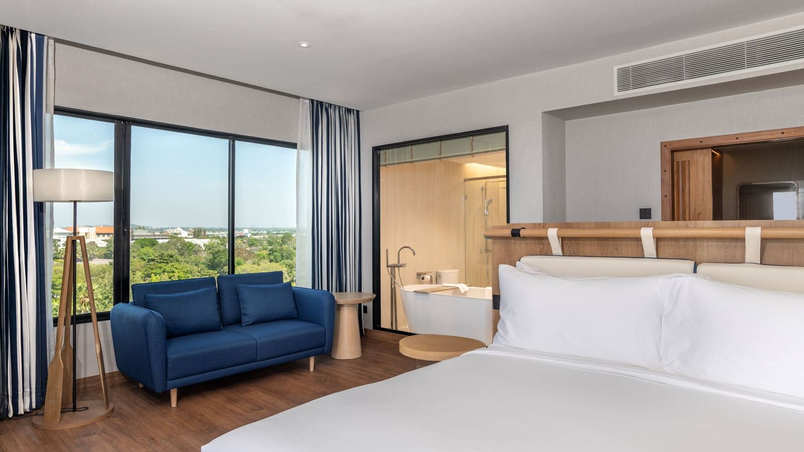 rooms-marina-front-suite