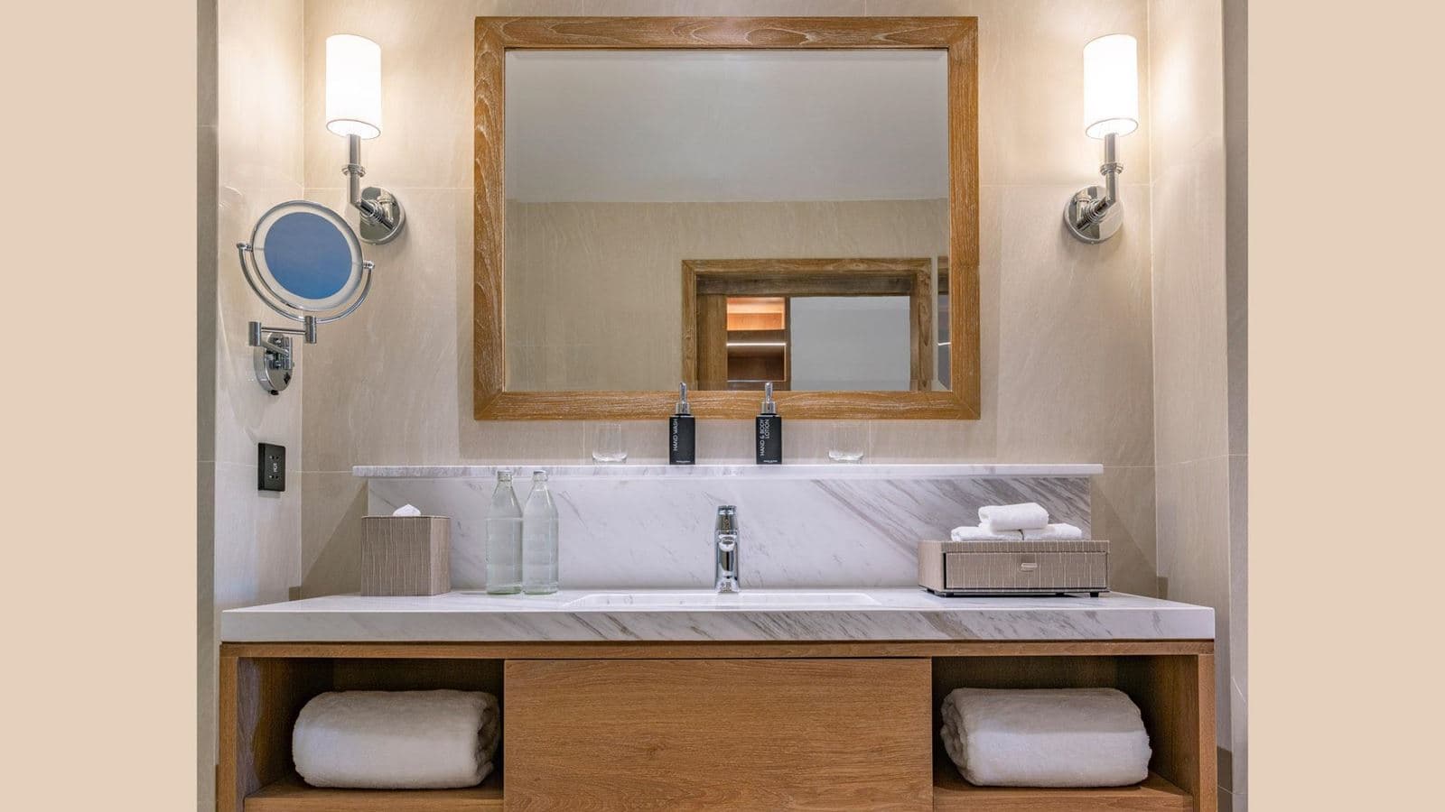 rooms-premier-balcony-room
