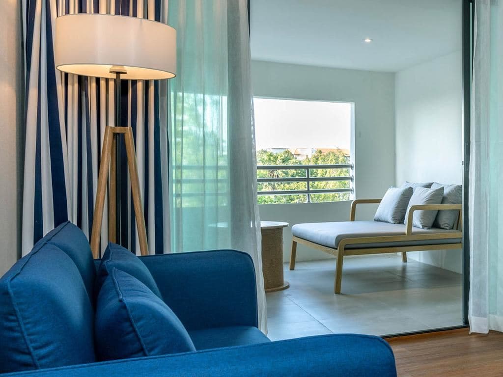 rooms-premier-balcony-room