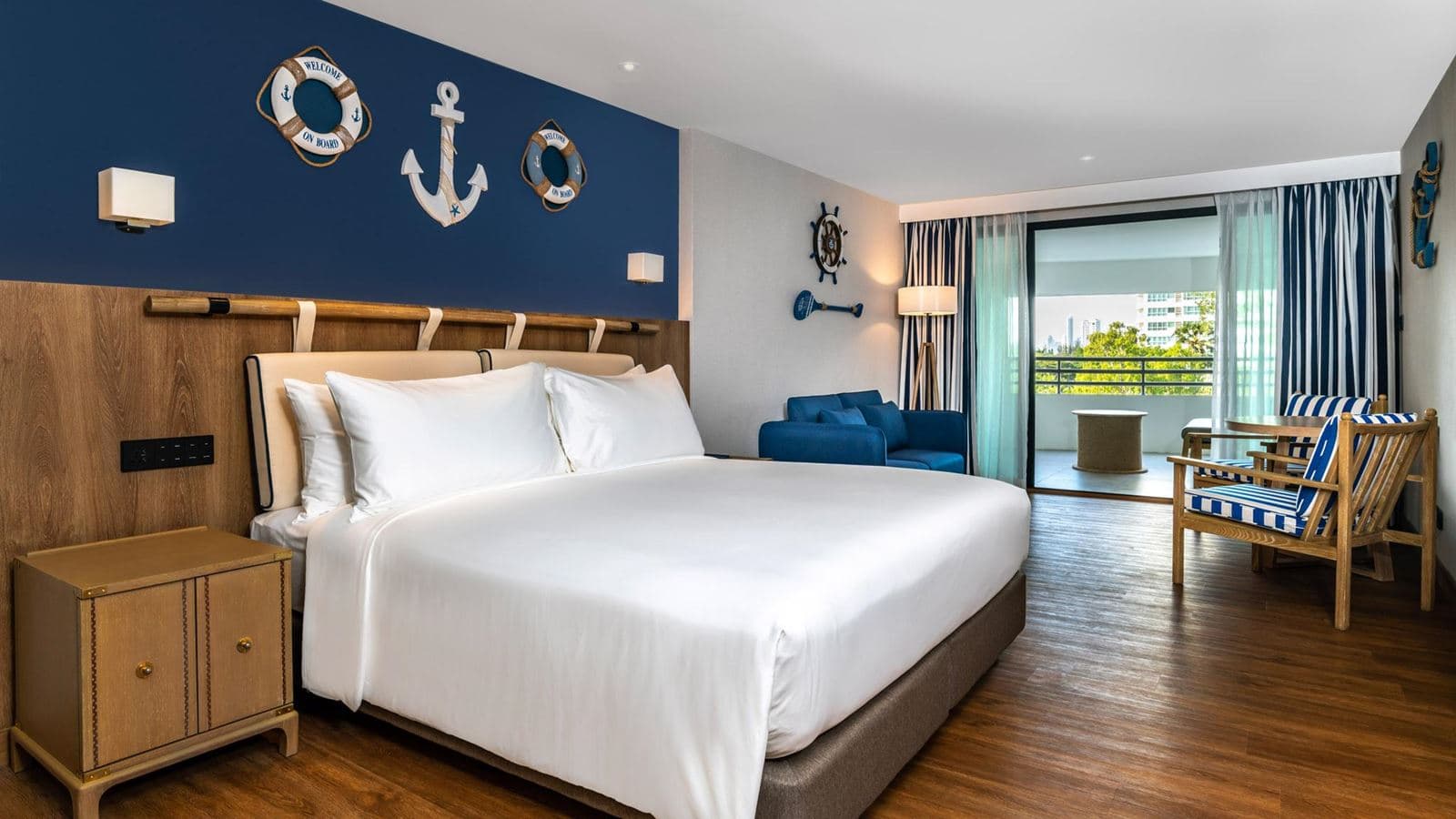rooms-premier-balcony-room