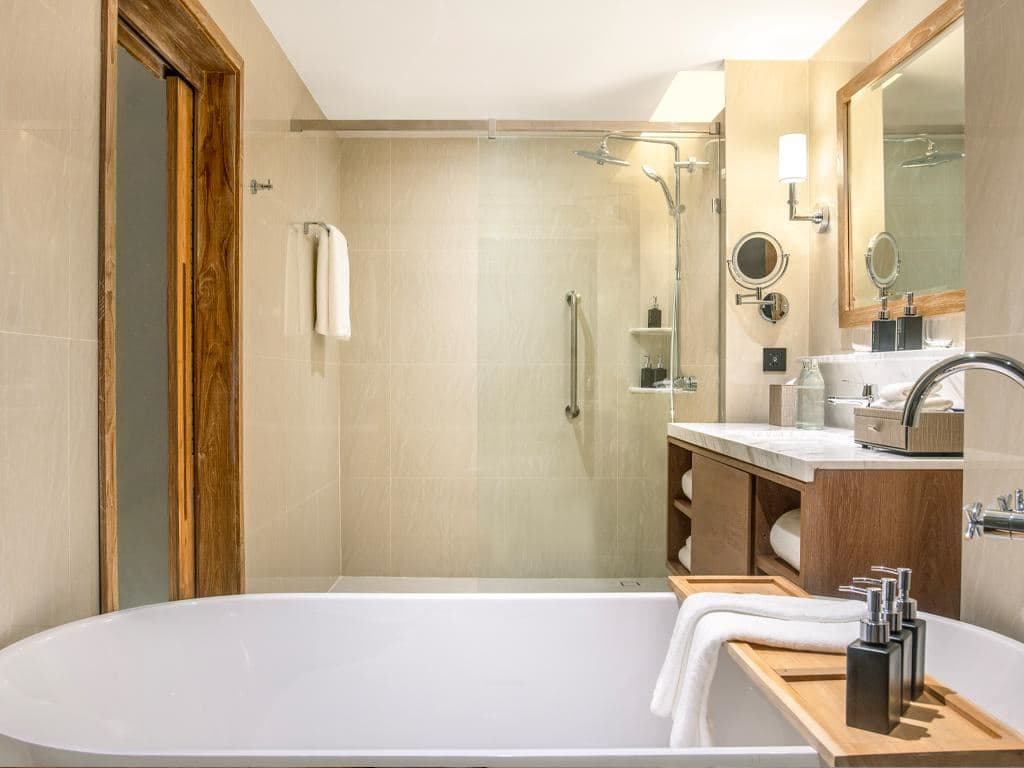 rooms-premier-balcony-room