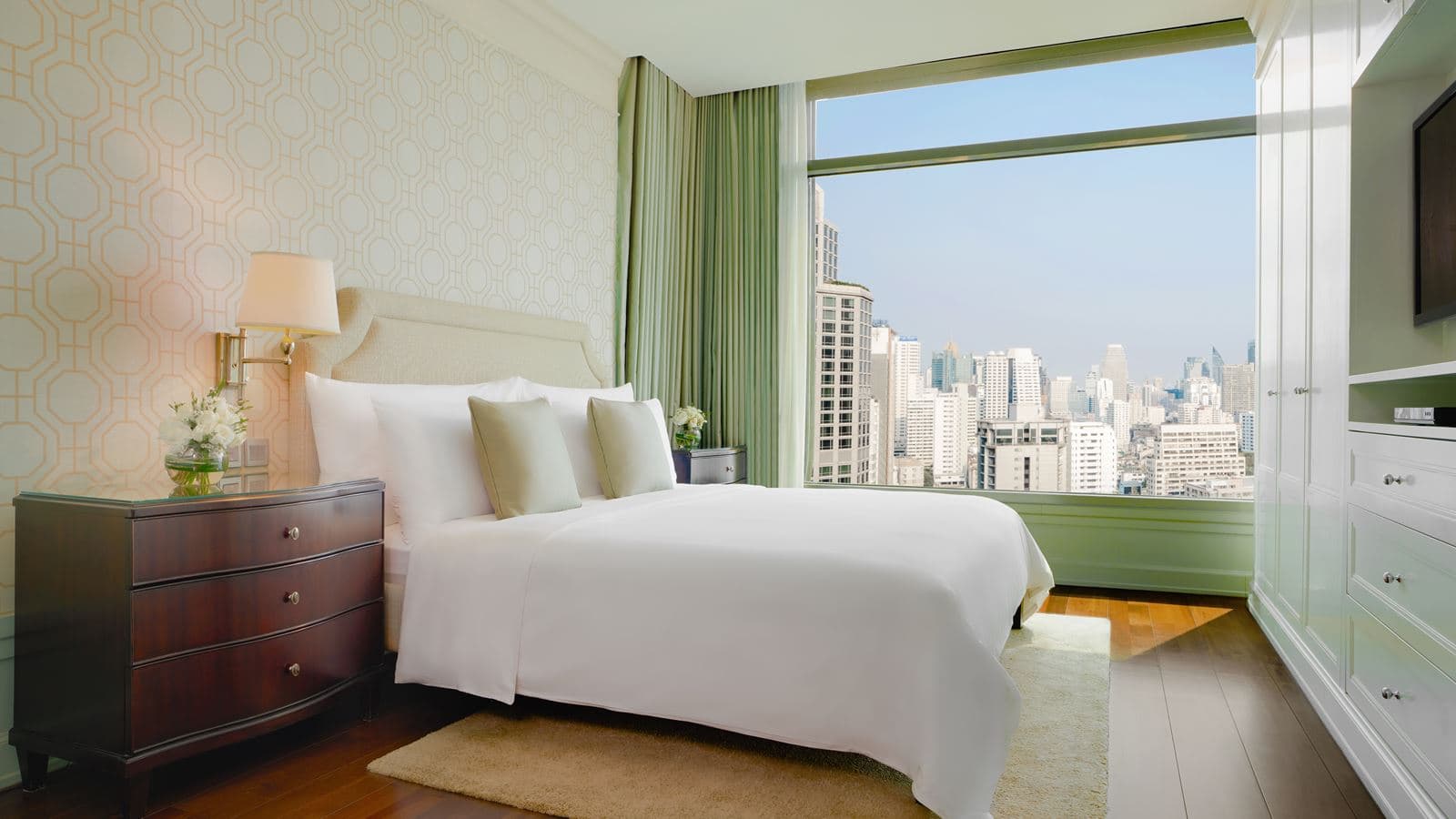 rooms-one-bedroom-suite-city-view