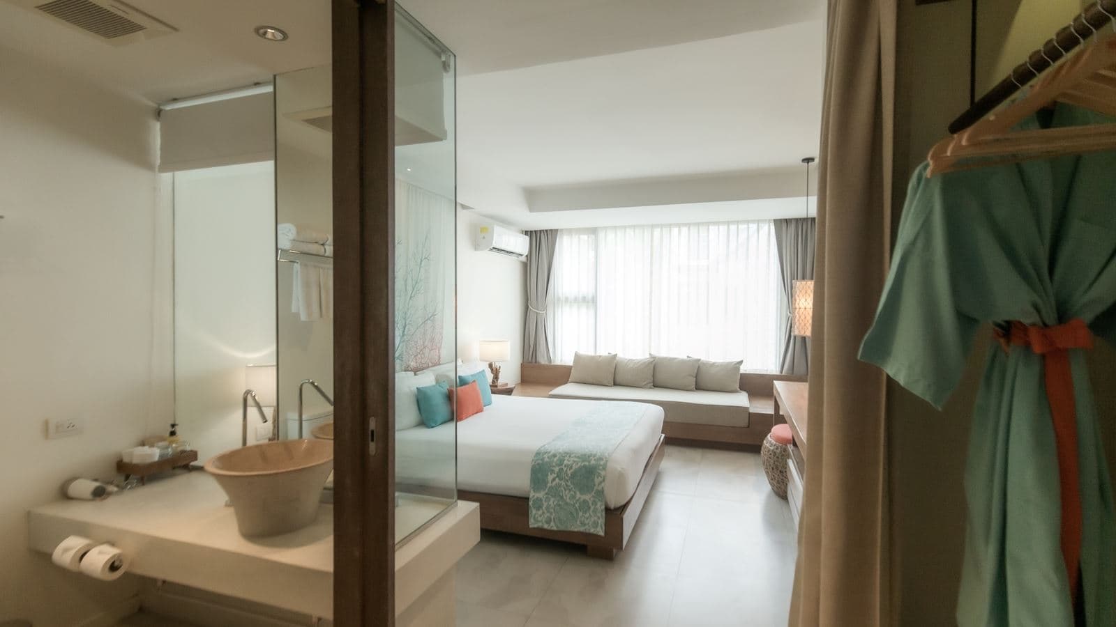 rooms-deluxe-room