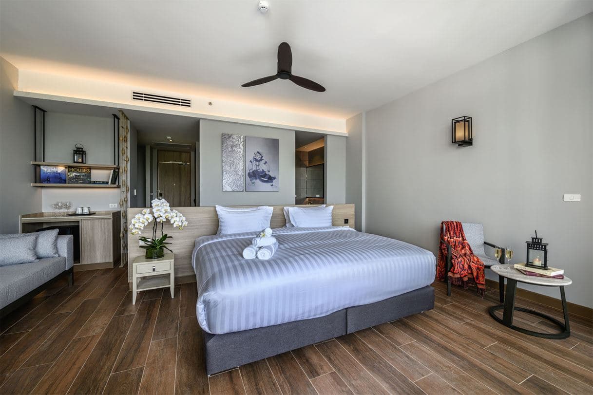 rooms-suite-pool-view