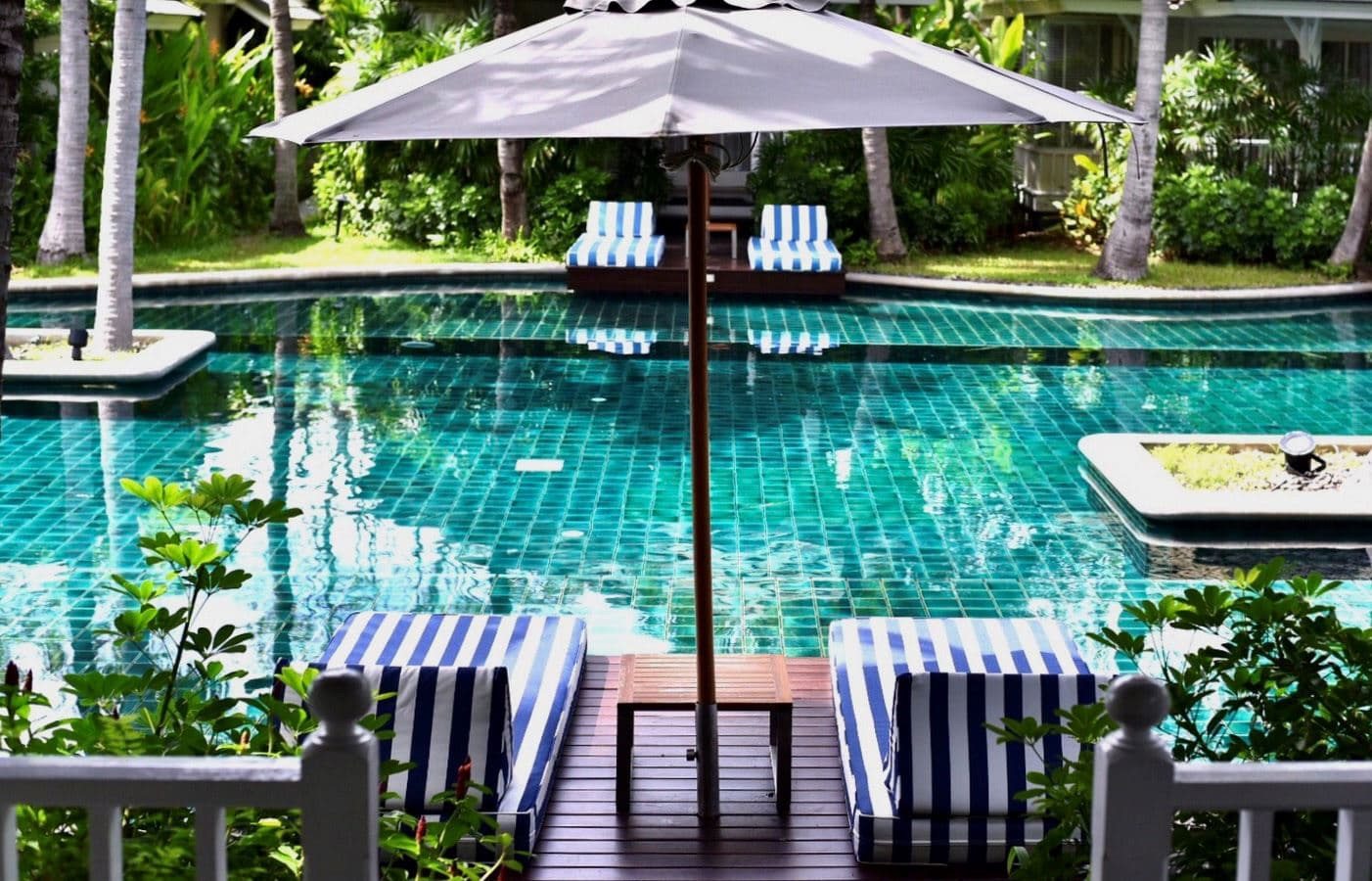 rooms-pool-village