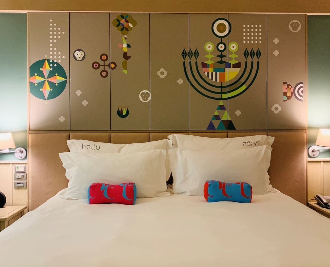 rooms-pool-village