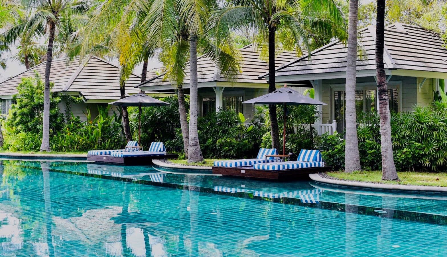rooms-pool-village