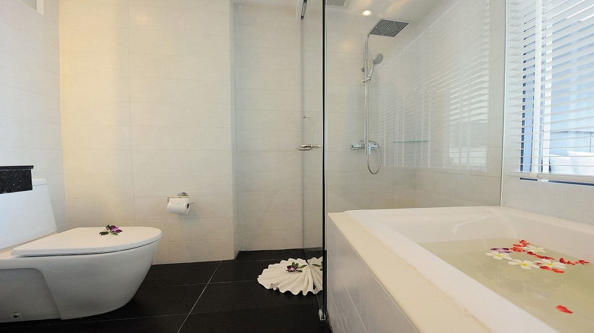 rooms-deluxe-poolside-room