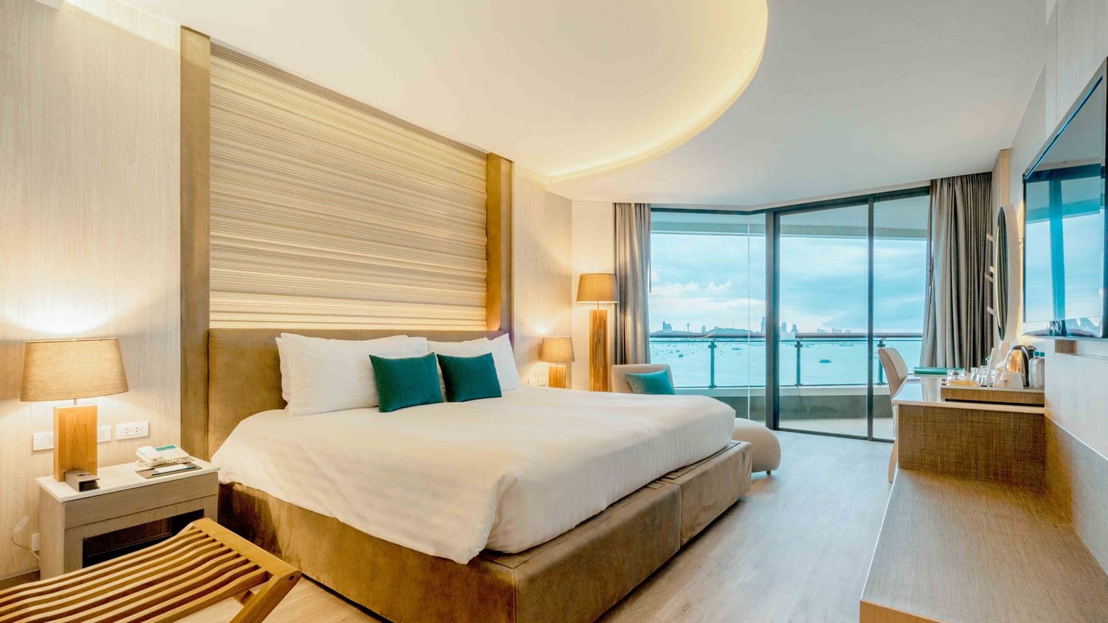 rooms-deluxe-room