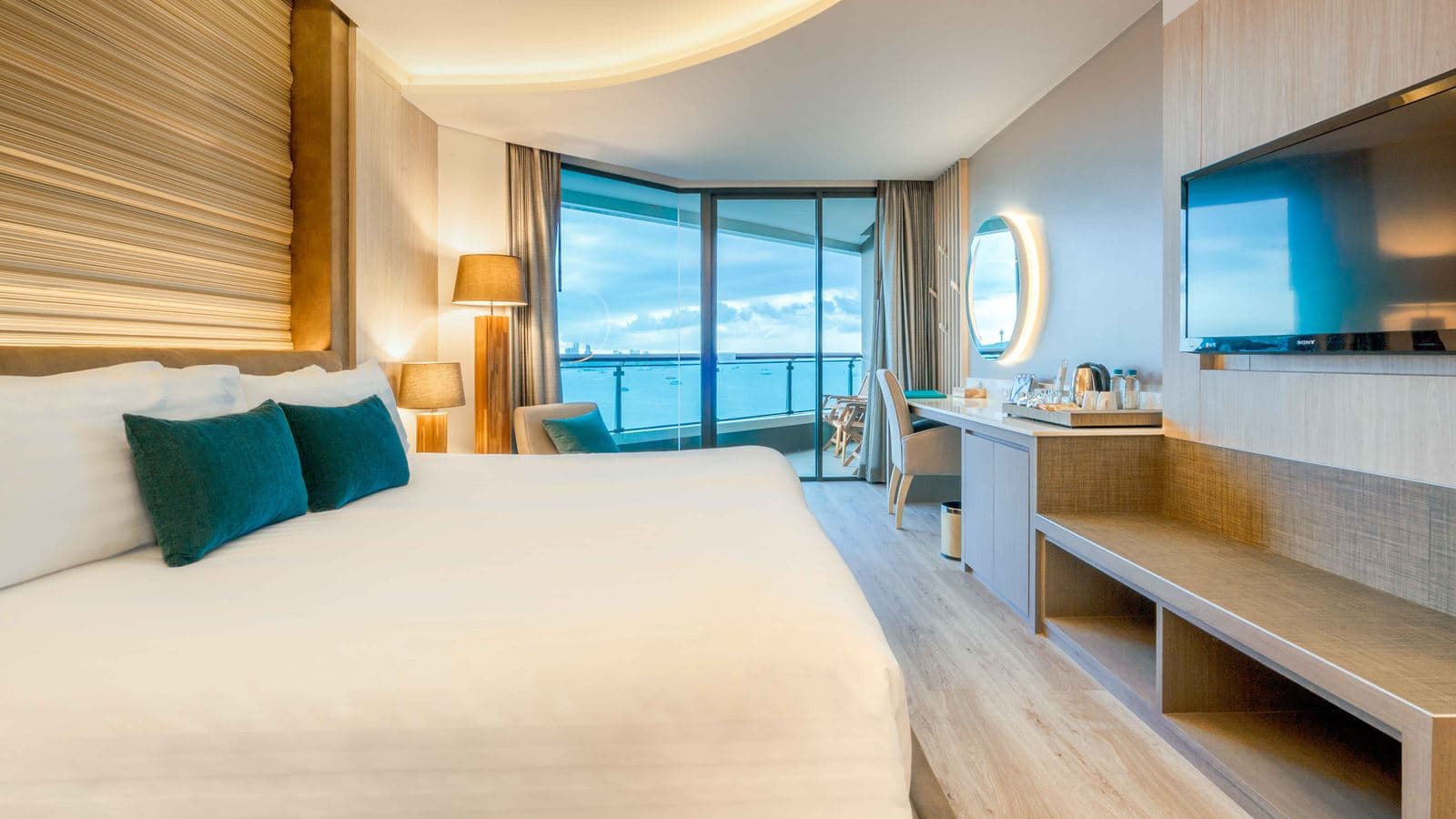 rooms-deluxe-room