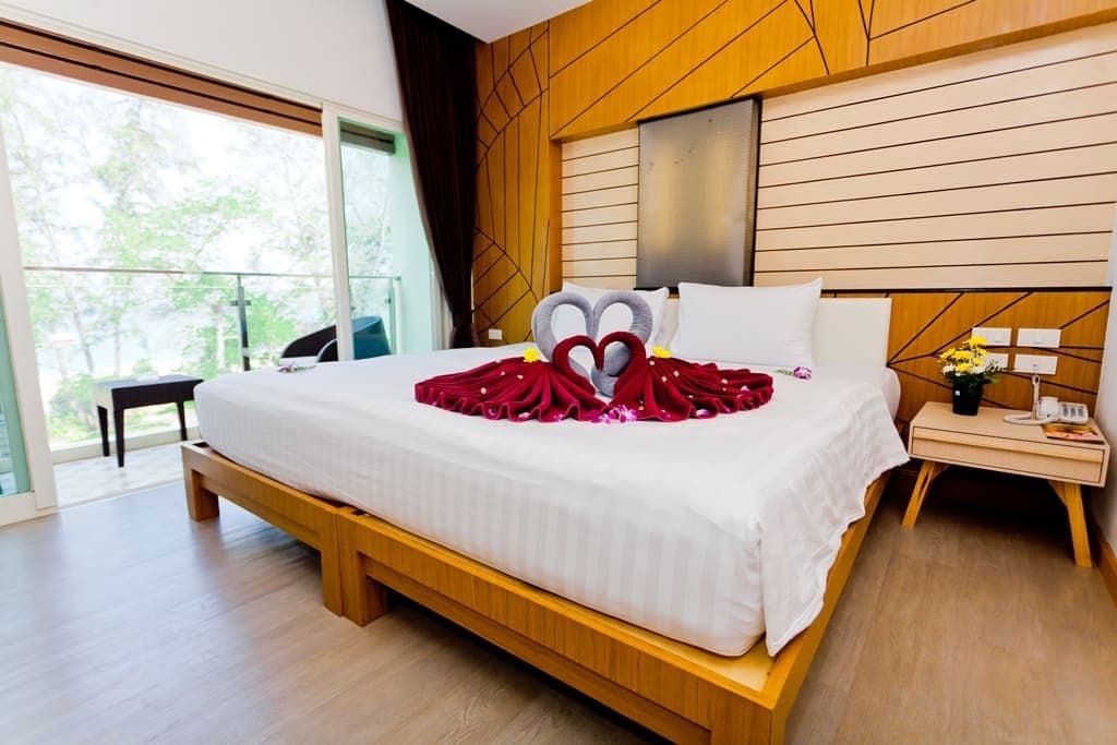 rooms-deluxe-room-with-sea-view-balcony