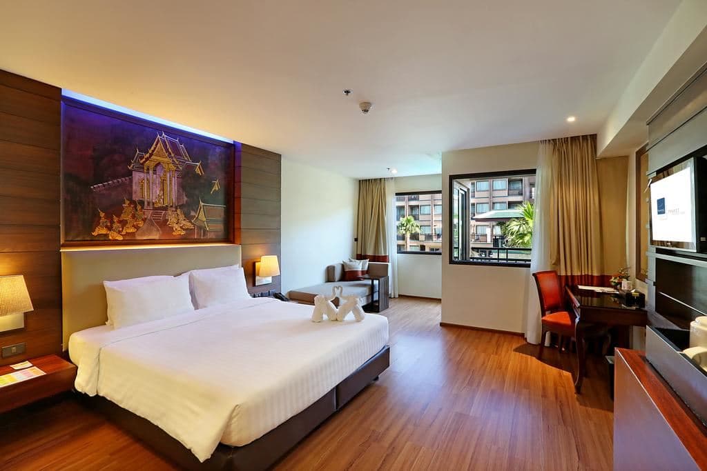 rooms-deluxe-pool-view
