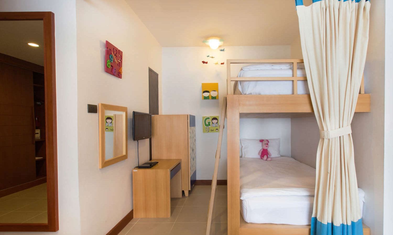 rooms-family-room